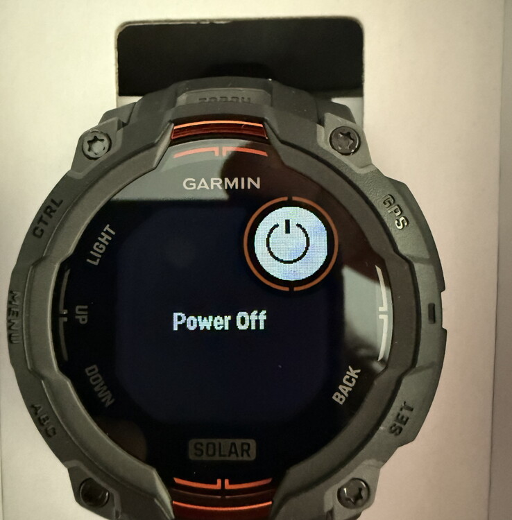 Il piccolo secondo display di Garmin Instinct 3 non è centrato correttamente (Fonte: eastexo, Reddit)