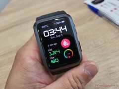 La misurazione della pressione sanguigna con lo smartwatch non è ancora possibile senza una calibrazione costante. (Fonte: Notebookcheck/Alexander Fagot)