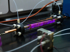 La minuscola capacità del reattore al plasma dovrebbe aumentare (Fonte: Douglas Levere, Università di Buffalo)