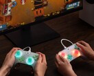 L'8bitdo Ultimate Mini Wired Controller è adatto alle mani più piccole. (Fonte: 8bitdo)