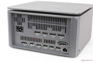 Posteriore: Alimentazione AC, 4x DisplayPort 1.4a, 2x USB-A (5 Gbps), 2x USB-A (10 Gbps), RJ-45, HDMI 2.1a FRL, HDMI 2.1 TMDS