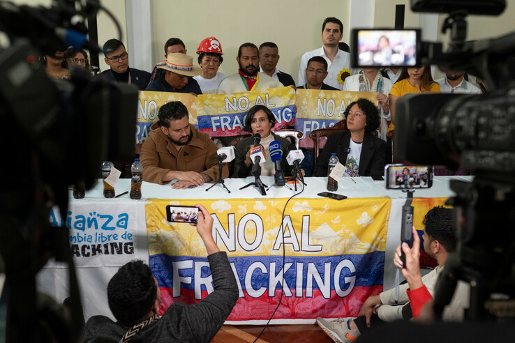 Susana Muhamad durante una conferenza stampa nel 2022 sull'introduzione di una legge che vieta il fracking (Fonte immagine: Per gentile concessione del Ministerio de Ambiente y Desarrollo Sostenible)