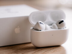 si prevede che iOS 19 porterà il supporto per la traduzione dal vivo agli AirPods Pro. (Fonte immagine: David Levêque - Unsplash)