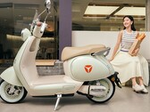 Lo scooter Q50 con batteria agli ioni di sodio può caricarsi all'80% in 15 minuti (fonte: Yadea)