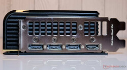 Porte: 3x DisplayPort 2.1b-out, 1x HDMI 2.1b-out