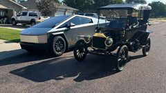 Il Cybertruck accanto a una Ford Model T (Fonte: COO/FB)