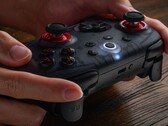 L'8BitDo Ultimate 2C Bluetooth è ora disponibile nel colore nero traslucido. (Fonte: 8BitDo)