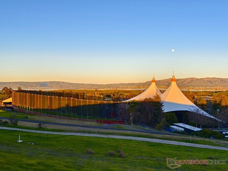 A prima vista, lo Shoreline Theater sembra una tenda gigante.