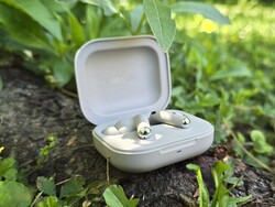 Recensione di Motorola Moto Buds+. Campione di prova fornito da Motorola Germania.