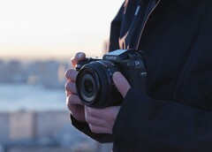 Si dice che Fujifilm introdurrà un modello molto compatto della serie GFX tra circa due settimane. (Fonte: Fujifilm)