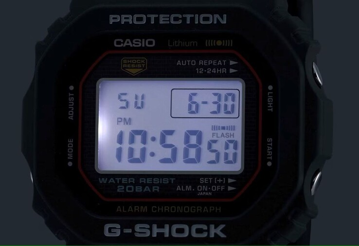 A differenza dell'originale DW-5000C del 1983, l'orologio G-Shock DW-5000R utilizza la retroilluminazione LED Super Illuminator di Casio per una migliore visibilità notturna. (Fonte: Casio)