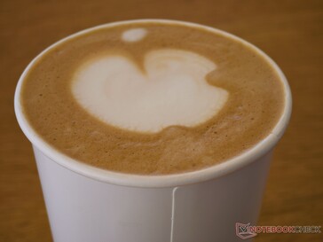 Solo su Apple: un cappuccino con il logo Apple.