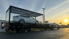 Cybertruck traina una Model Y made-in-US (Fonte: TeslaNewsWire/X)