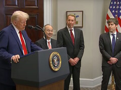 Il Presidente Trump annuncia il progetto di investimento Stargate AI da 500 miliardi di dollari con i leader di Softbank, Oracle e OpenAI. (Fonte immagine: Fox 5 su YouTube)