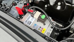 Tesla ha sostituito le vecchie batterie al piombo da 12 V con batterie agli ioni di litio solo l'anno scorso (immagine: Teslascope)