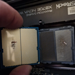 Uno sfortunato utente di Reddit ha visto bruciare il suo Ryzen 7 9800X3D (fonte immagine: Reddit)