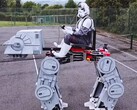 Lo YouTuber e ingegnere James Bruton ha costruito un AT-AT cavalcabile di Star Wars utilizzando principalmente componenti stampati in 3D. (Fonte: YouTube / James Bruton)