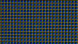 I display OLED si basano su una matrice di sub-pixel RG/BG composta da un diodo emettitore di luce rosso, uno blu e uno verde.