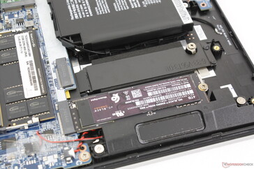 Gli utenti possono installare fino a due unità SSD M.2 2280