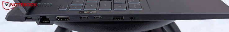 A sinistra: alimentazione, LAN, HDMI 2.1, USB-C 4, USB-C 3.2 Gen2, USB-A 3.2 Gen2, jack per cuffie