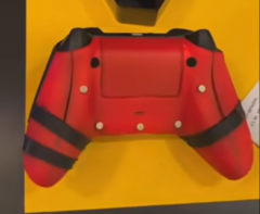 Il controller Xbox Deadpool x senza l&#039;attacco posteriore. (Fonte: bilibili)