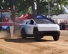 Il Cybertruck a doppio motore è emerso come campione della classe 2500 come evento di tractor pull. (Fonte immagine: Reddit)