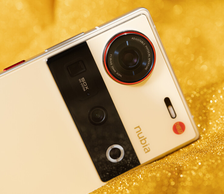 Il Nubia Z70 Ultra dispone di una fotocamera ad apertura variabile e di un teleobiettivo a periscopio. (Fonte: ZTE)