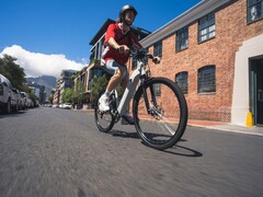 La Rockrider E-ACTV 100 di Decathlon è una e-bike dal prezzo contenuto. (Fonte: Decathlon)